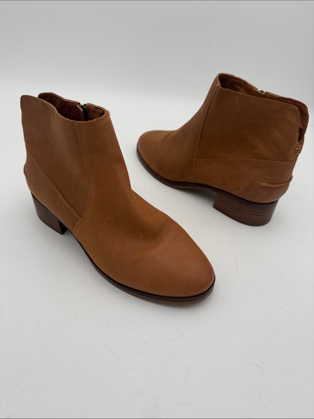 lucky brand Women’s Tan Leather Ankle Boots - Classic Side-Zip Chelsea Style 8W